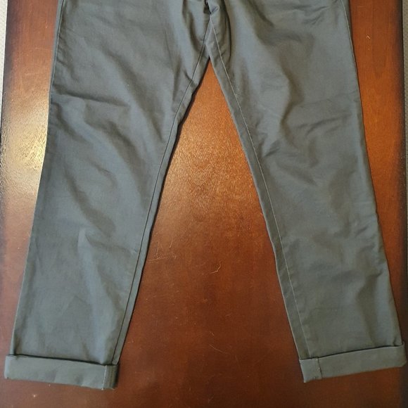 Modern Khakis in Slim Fit with GapFlex - Soft Blac - Picture 2 of 4